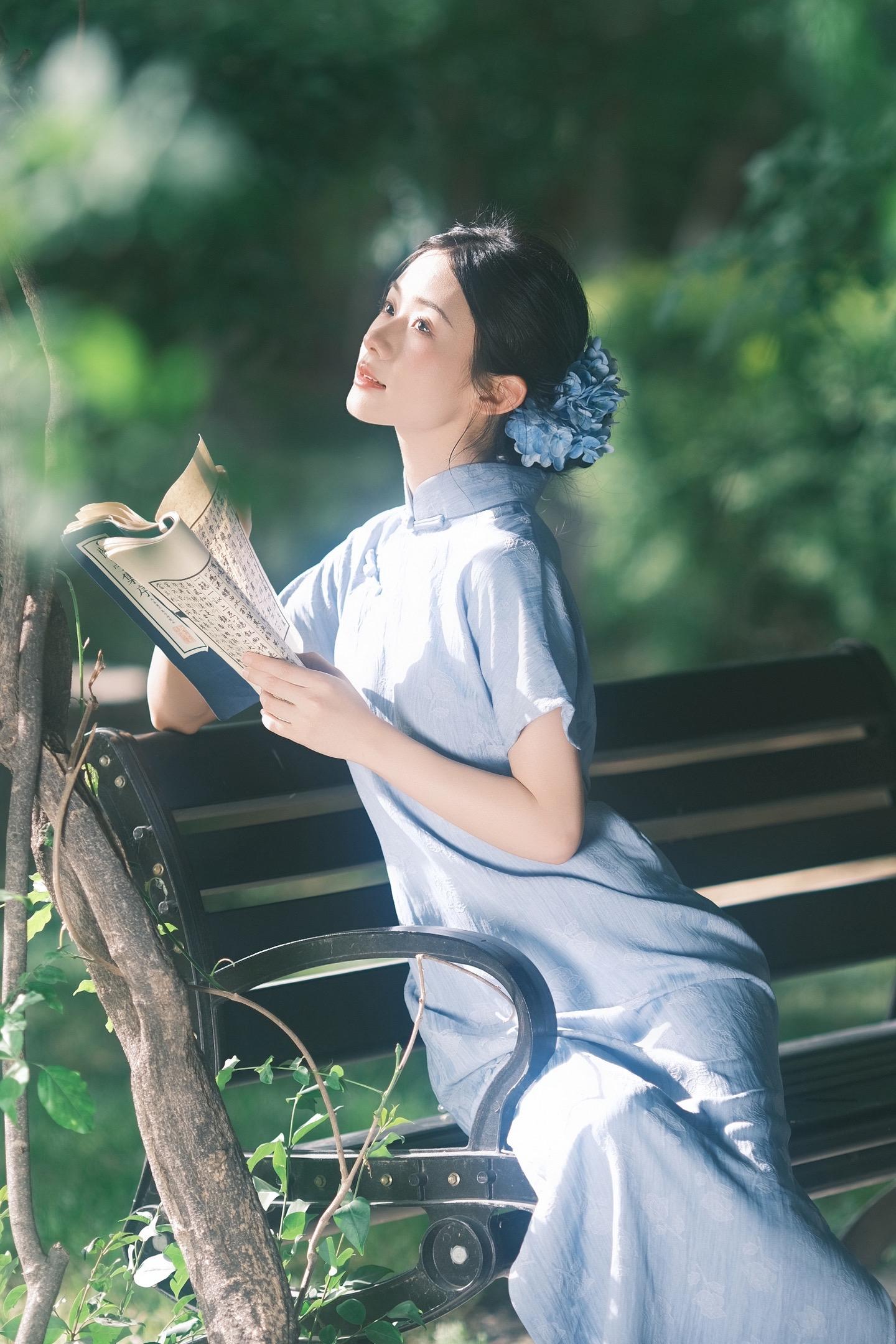 春与人宜。