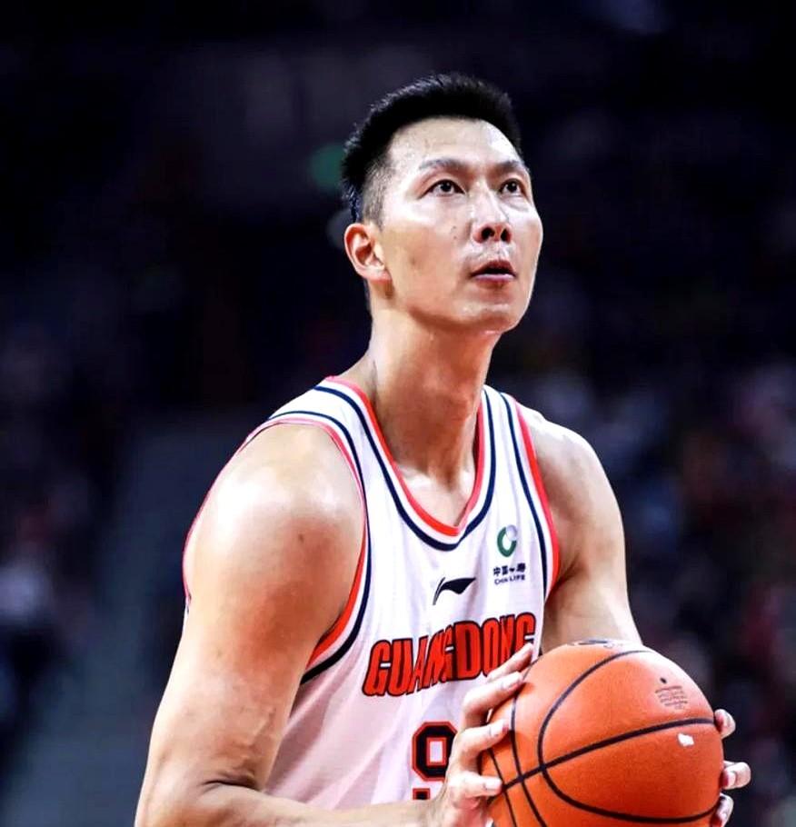 CBA近30年，季后赛得分这扇门槛，只有7个人迈进去。

现在一场球拿个40多分