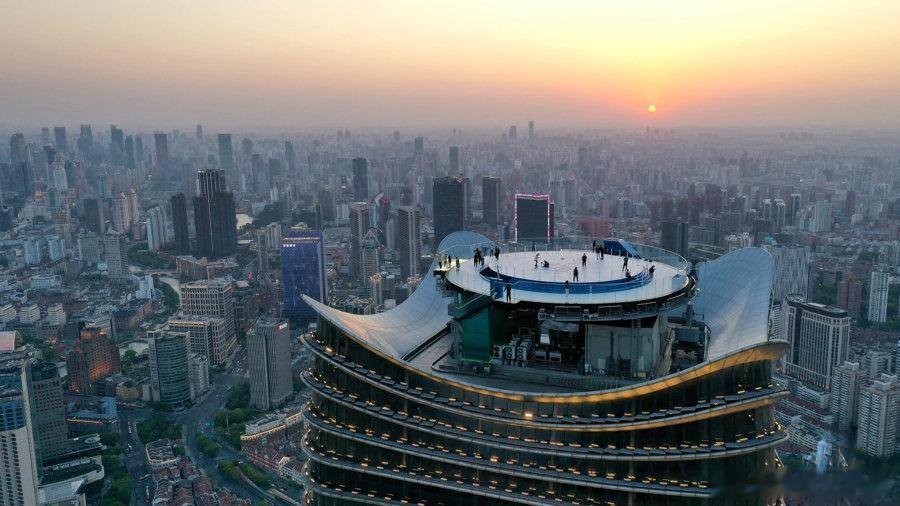 佩德里开启中国行行程，到访苏州参与青少年足球活动，现场观摩国内民间足球赛事并完成