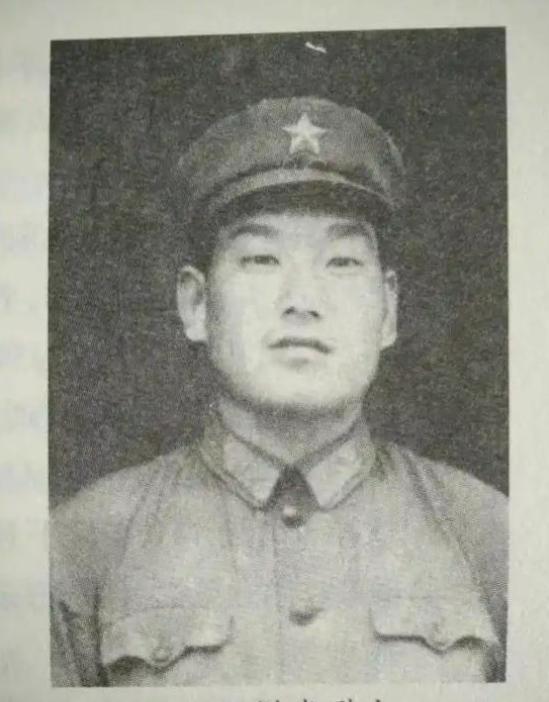 2013年，原工兵一团政治处的宣传干事韩维民，去麻栗坡烈士陵园给战友王悦发扫墓，