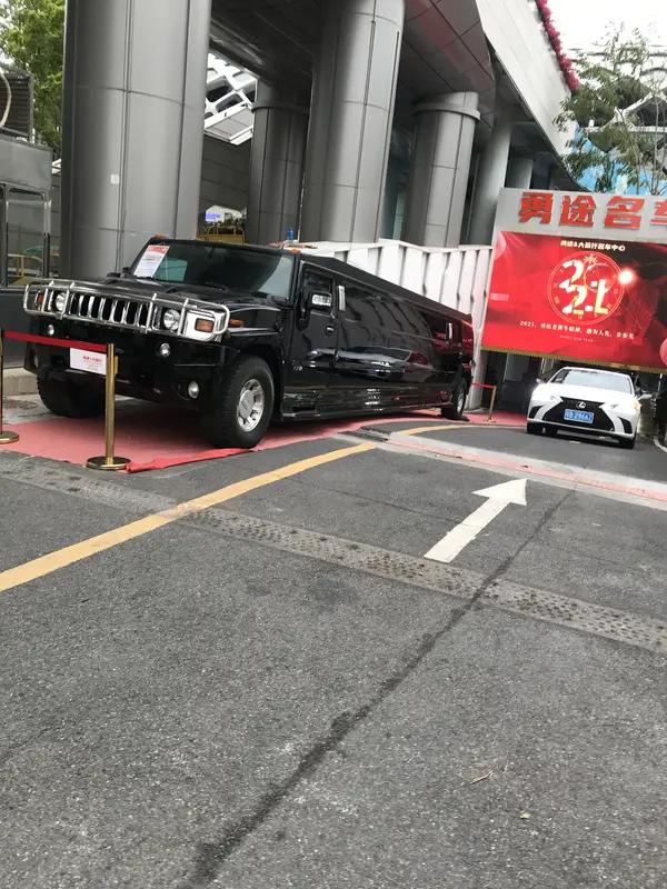诈骗13.9亿，千万豪车，成堆金条被拍，才知王丽坤夫妇究竟多奢靡
近日，这起诈骗