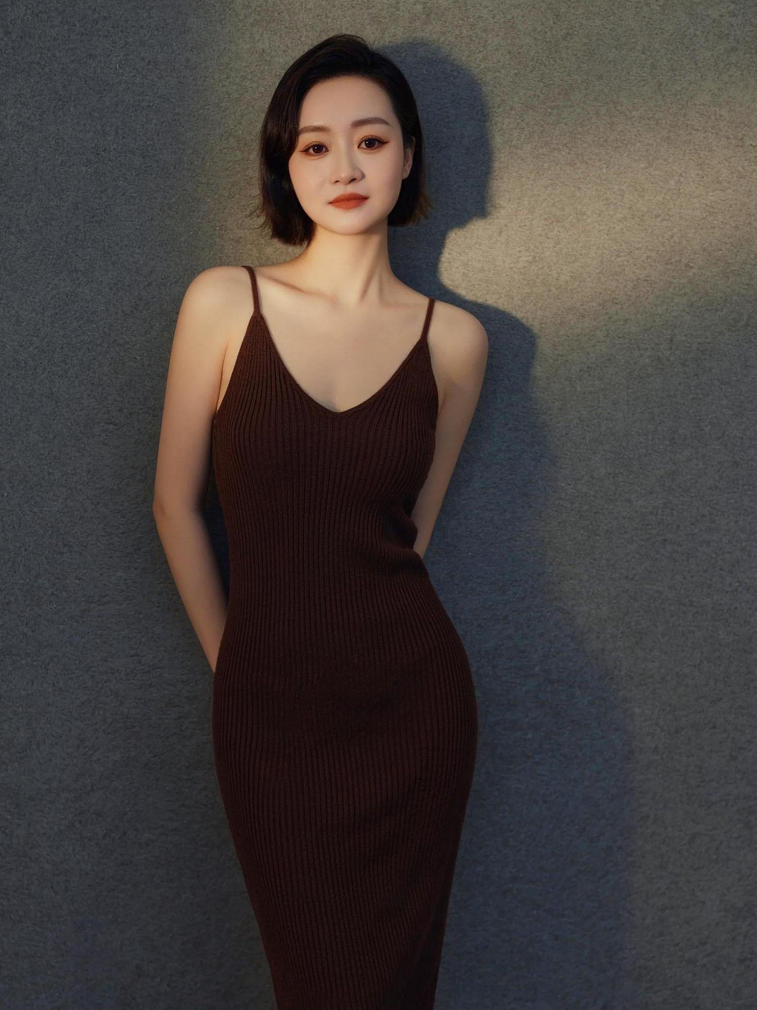 AI深棕质感写真