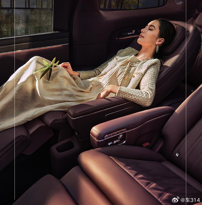 智界V9，它肯定是一台战略车型，更是智界品牌继续向上的一个“接力点”。作为鸿蒙智