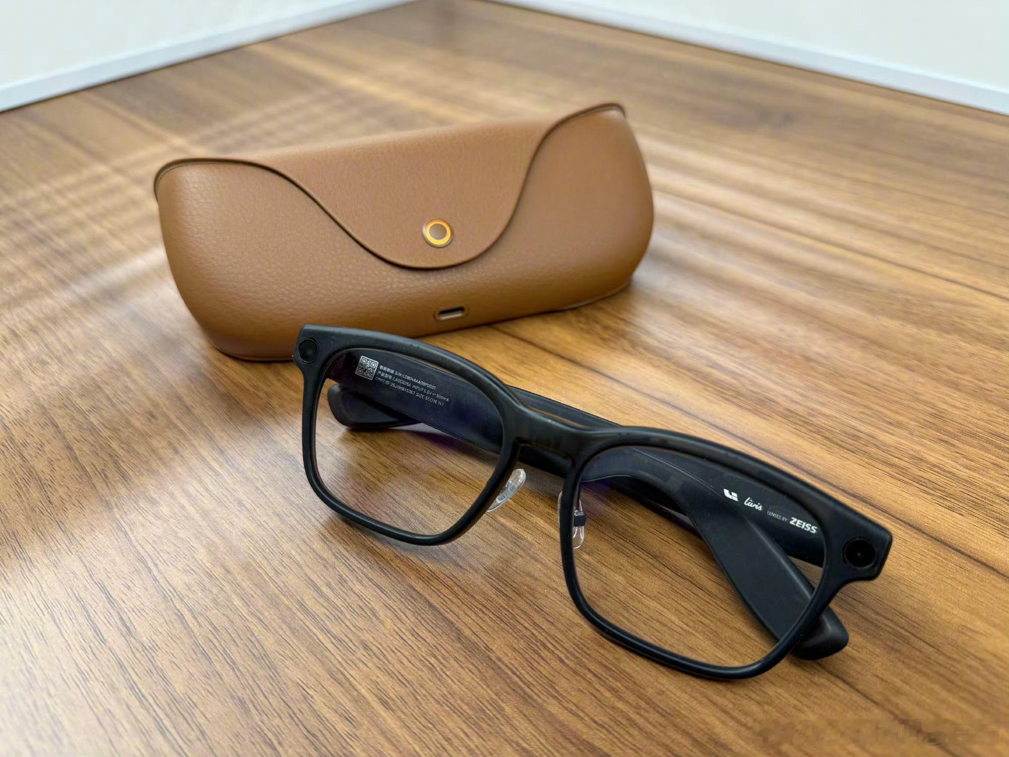 理想眼镜支持的功能很多诶！无感控车：一句“理想同学”即可远程开关空调/车窗/后备