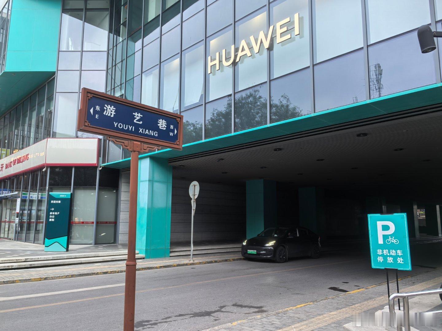 西安旧事 游艺市场本文艺，吹拉弹唱说书的。自打来了青楼女，一城男人都睥睨。（4、