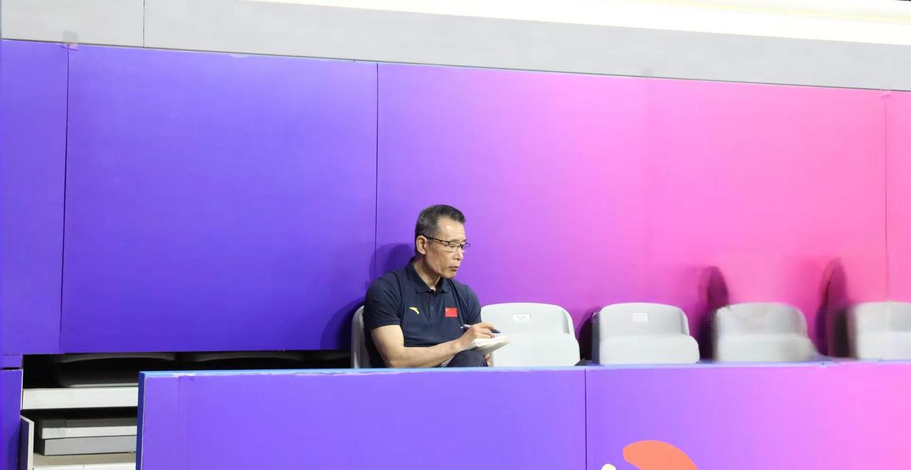 上海男排二传教练。照片里这位来自日本籍的上海男排二传特聘的外教,是系前日本国青男