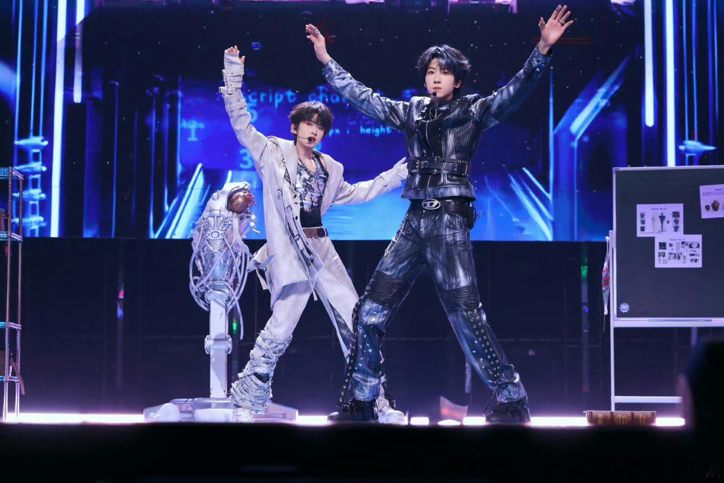 TF四代荣耀之战Day2舞台照王橹杰 张桂源 杨博文 陈奕恒 左奇函 陈浚铭 张