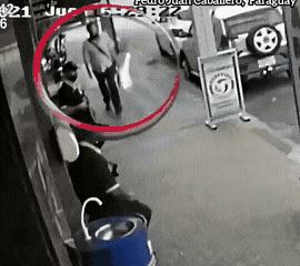 这家伙不是喝酒了，就是脑子有问题，这下为自己的猖狂付出代价