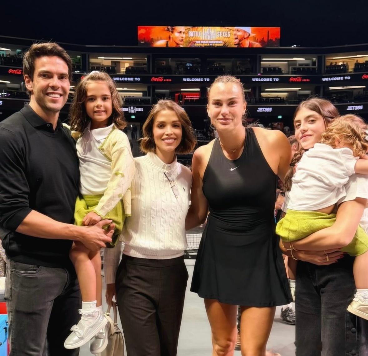 卡卡！罗纳尔多！克劳奇！昨晚萨巴伦卡克耶高斯的性别大战，在迪拜进行，场边来了一些