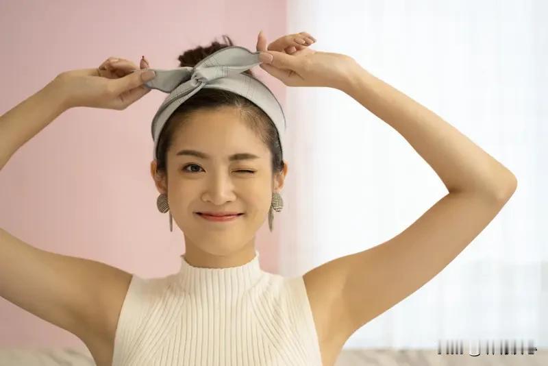 不要羡慕别人的光鲜
也不要焦虑自己的平凡

一步一个脚印
把自己活成靠山，
日子