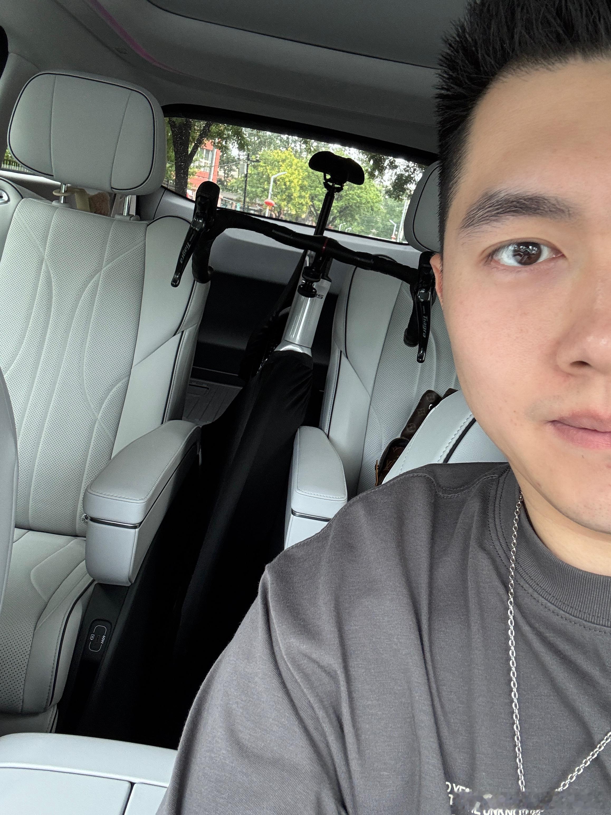 开着我的小鹏X9 带自行车去做Fitting了约了个知名Fiting老师，直接上