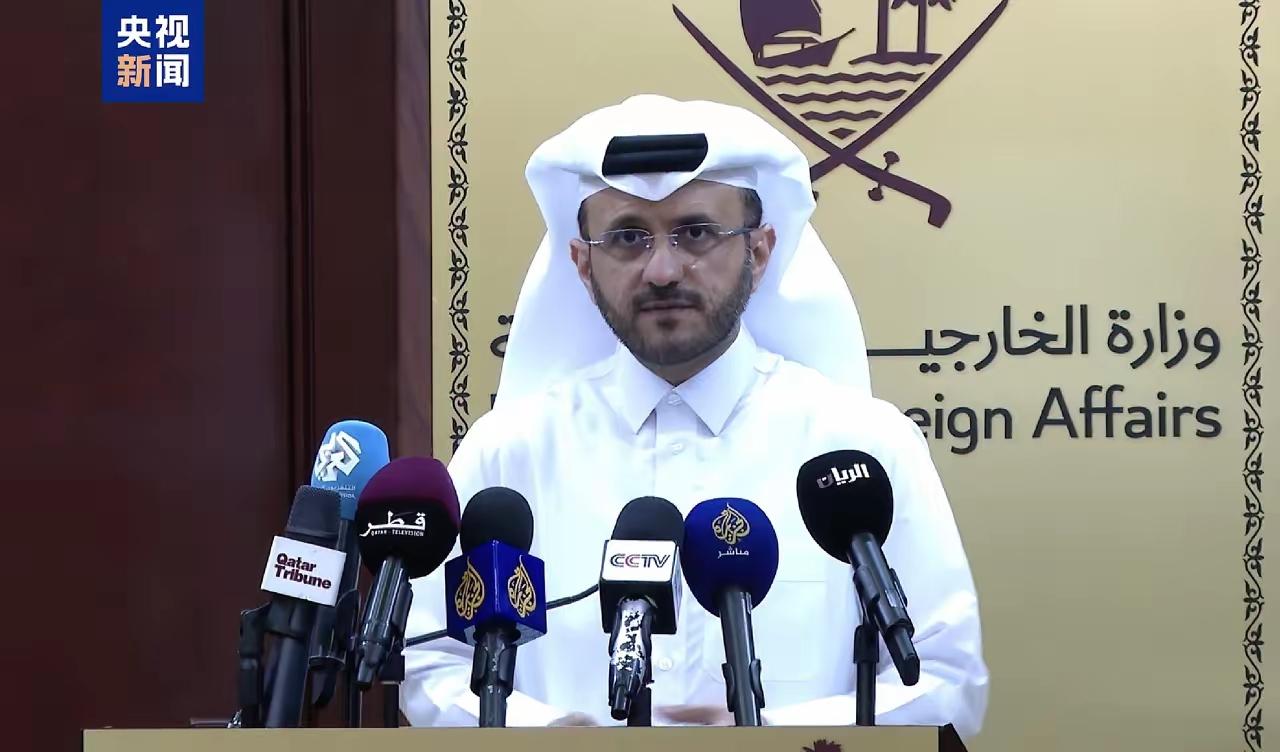 卡塔尔敦促地区冲突各方停止袭击民用基础设施。

经济观察网据央视新闻客户端消息，