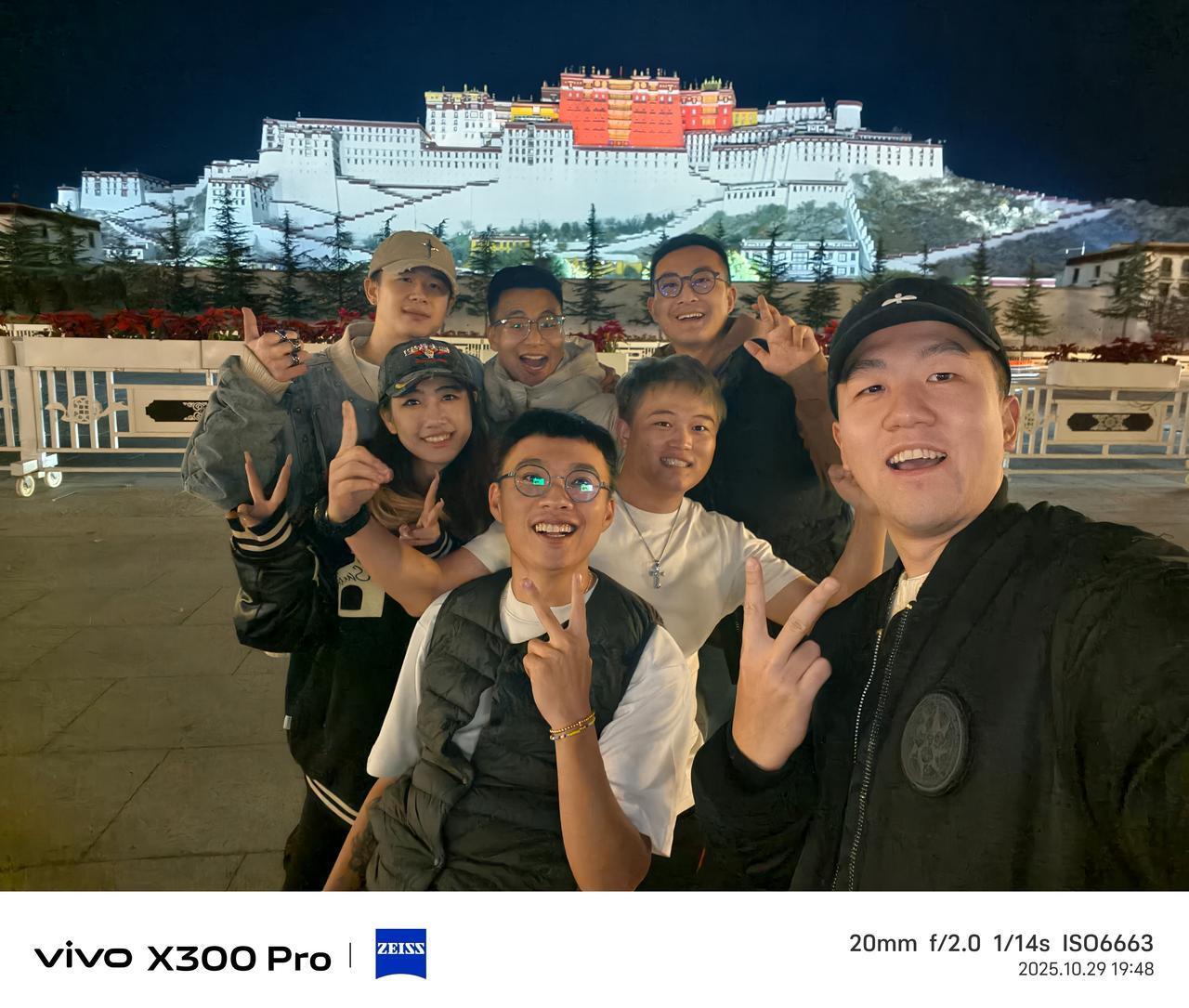 7个人1台车13个小时往返！！！太疯狂了～
从林芝到拉萨，走林拉高速，中途最高的