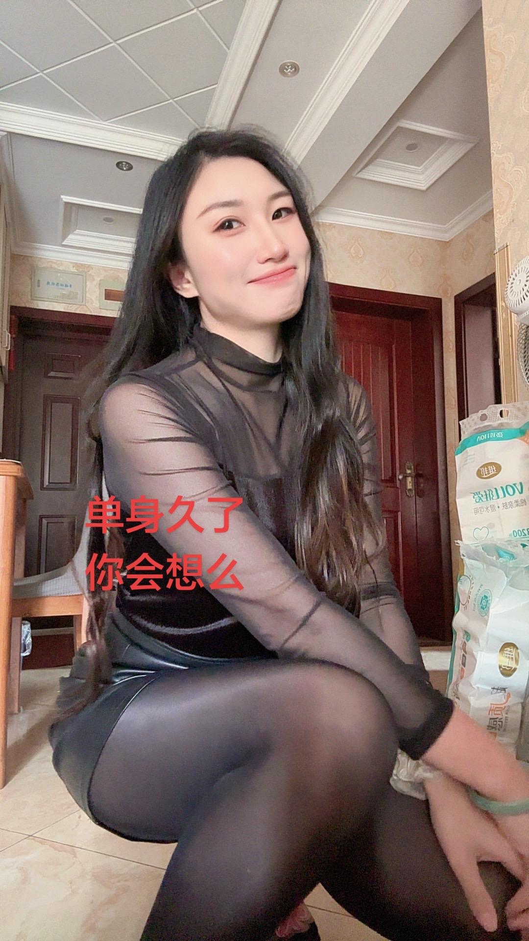 被问“怎么还不谈恋爱”，被猜“是不是太挑了”，甚至被传“一年撩十几个”——只有我