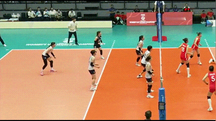 这个小品有点像她韩的一队 ​​​