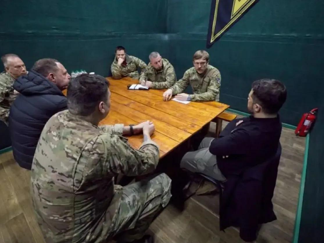 “钢铁”与“血肉”的残酷拼杀。俄军采取非常典型的战术：重炮开路，步兵清剿。利用绝