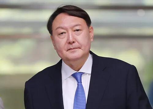 韩国总统尹锡悦继续走在作死的路上……
韩国：台湾问题是全球议题。
中国：解决台湾