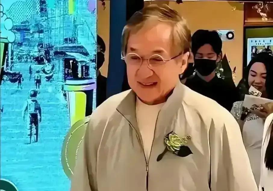 70岁拒5000万刀，回家煲汤
 
成龙把漫威和三部大片一起推了，只留一句：今天