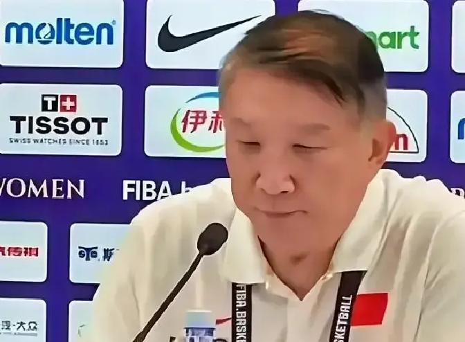 元旦后全队拉走3个月
 
联赛刚打一半，主力全去国家队报到。俱乐部老板连夜开会，