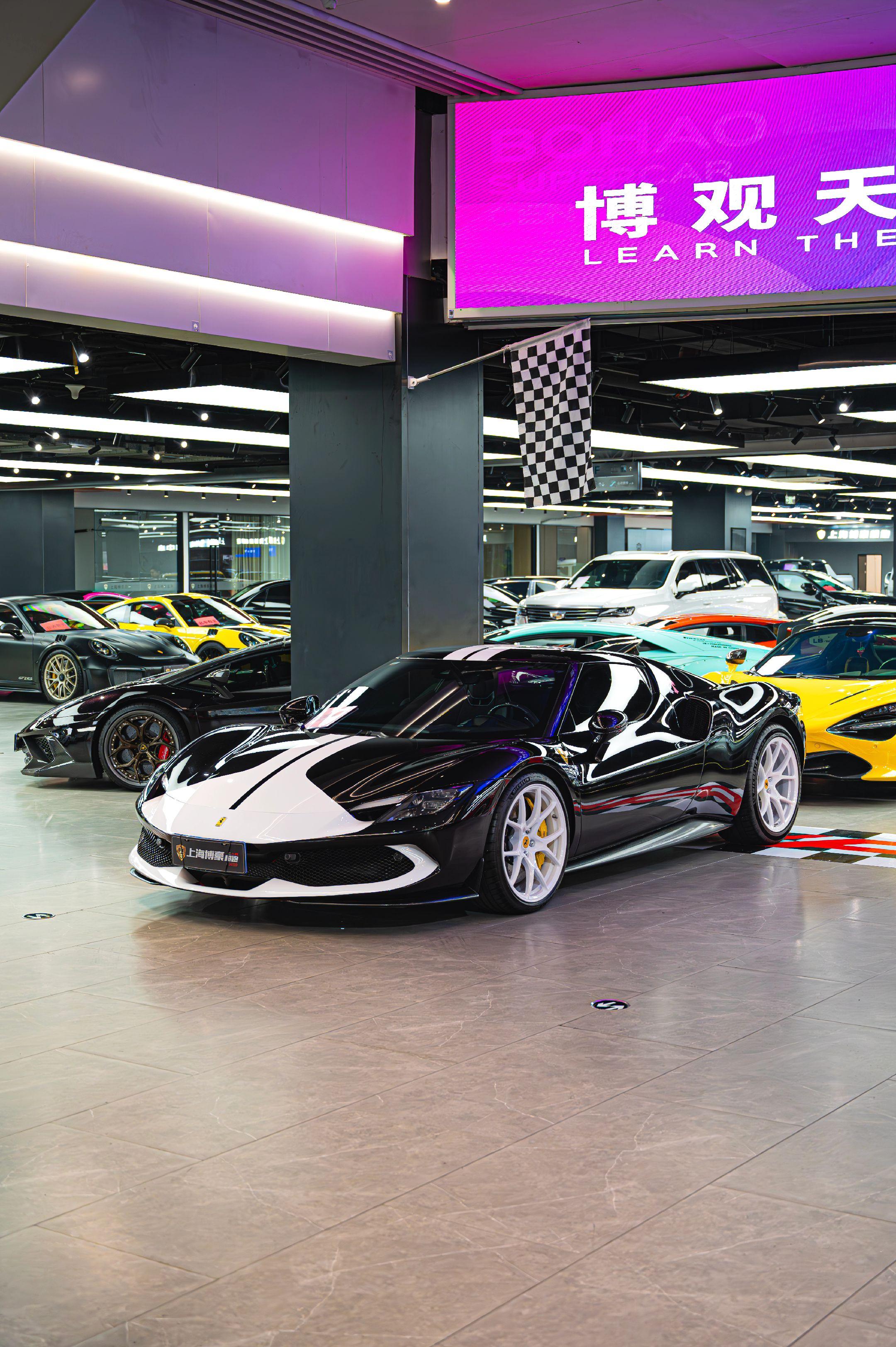 熊猫配色296。Ferrari 296 GTB  原车红色，后贴膜，更换轮毂