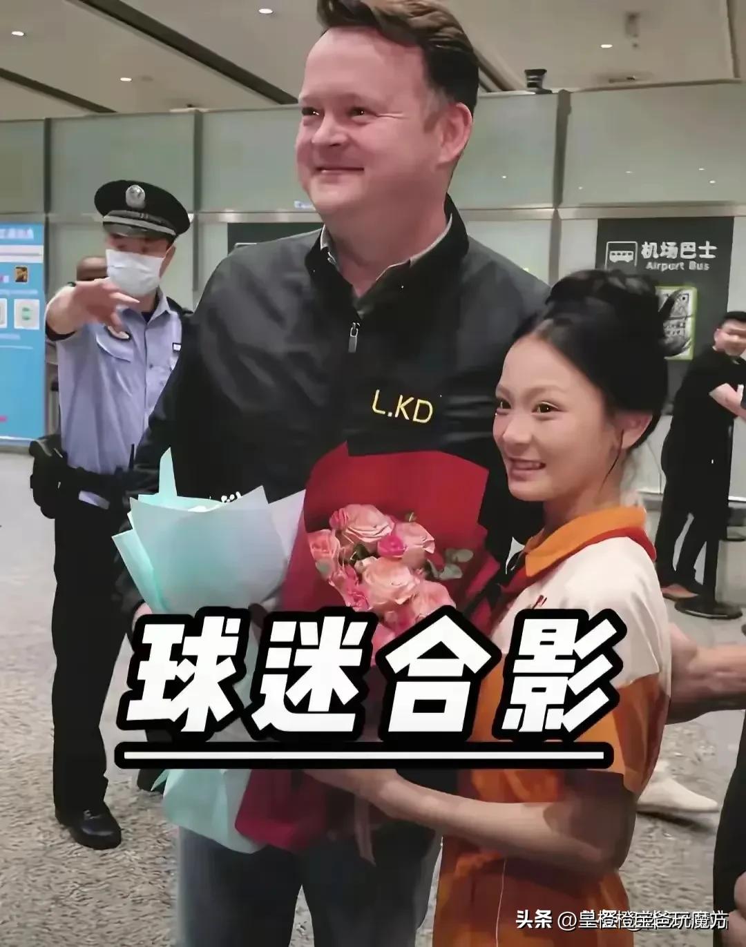墨菲刚刚抨击完赵心童立刻前往广州捞金 本以为自己的言论会遭遇冷怠 却不曾想 众多