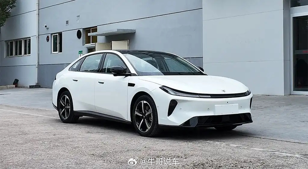 近期的一些工信部新车。1.吉利银河星耀6EF2.奇瑞风云A9纯电3.长安逸动HE