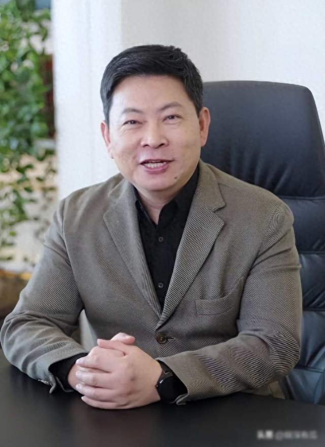 余承东忙得脚不沾地，黄玫瑰风波又翻旧账，一场点赞引发的误会