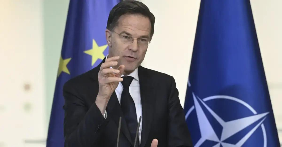 格陵兰这个冰雪岛，这两年有点“被惦记上了”的味道。
 
一边是华盛顿反复强调它的