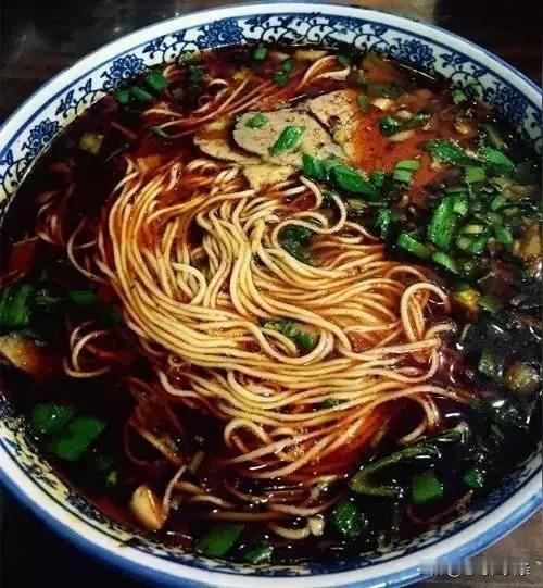 到3 片合适，前几天去二热什字吃宝强牛肉面，里面有二小片牛肉，老板是平凉人，厚道