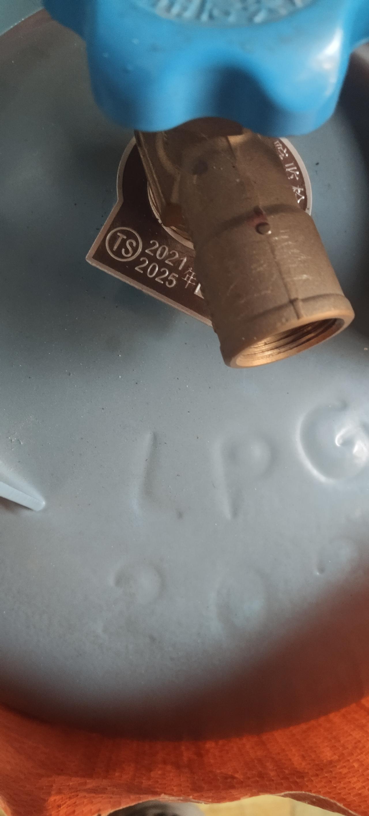 为了老百姓的安全，真是操碎了心!

早上老妈妈拍响我的家门，说液化气罐没有气了，