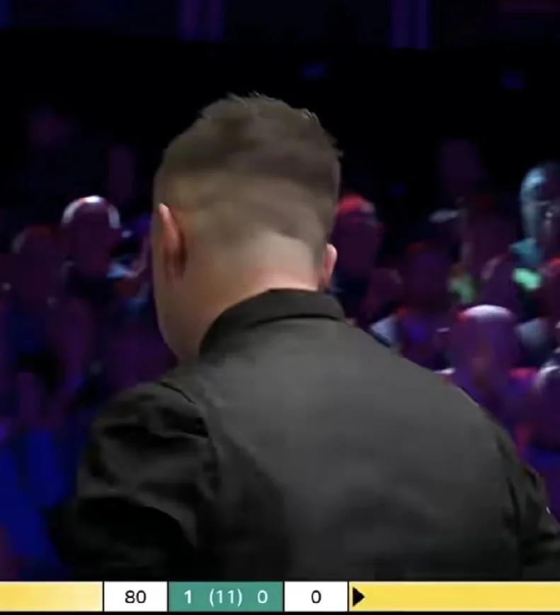 凯伦威尔逊冲击147失利！
打完10套红黑球，母球走位偏高，进攻第11颗红球角度