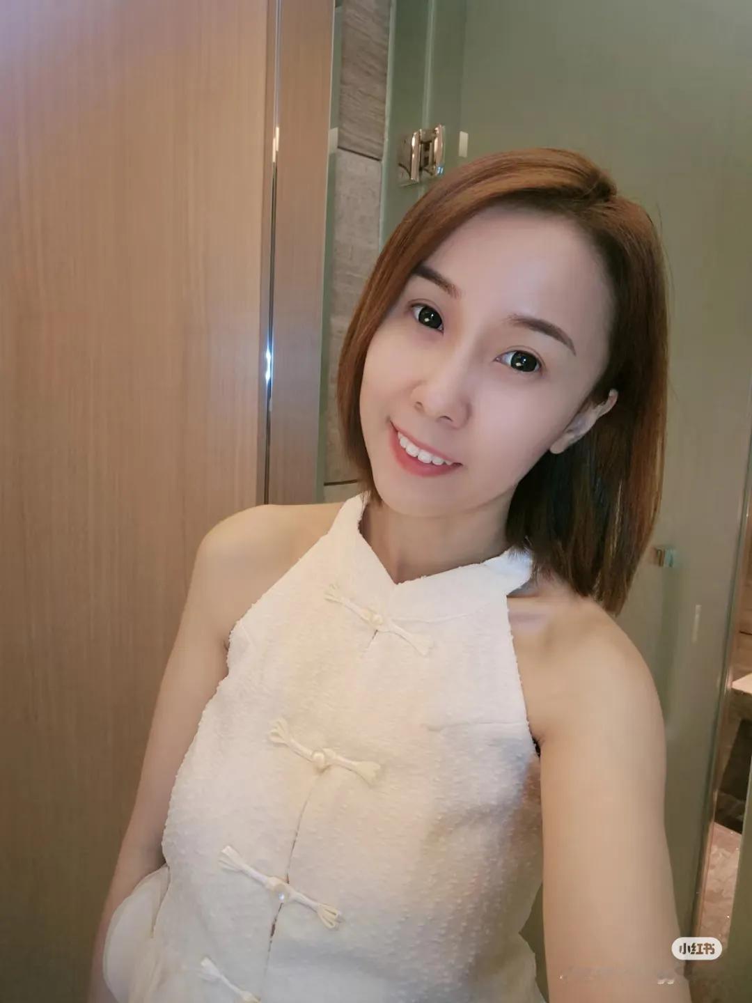 话说新加坡近几年就推出了许多颜值和气质都相当不错的新晋博主，而蜜就是其中之一。凭