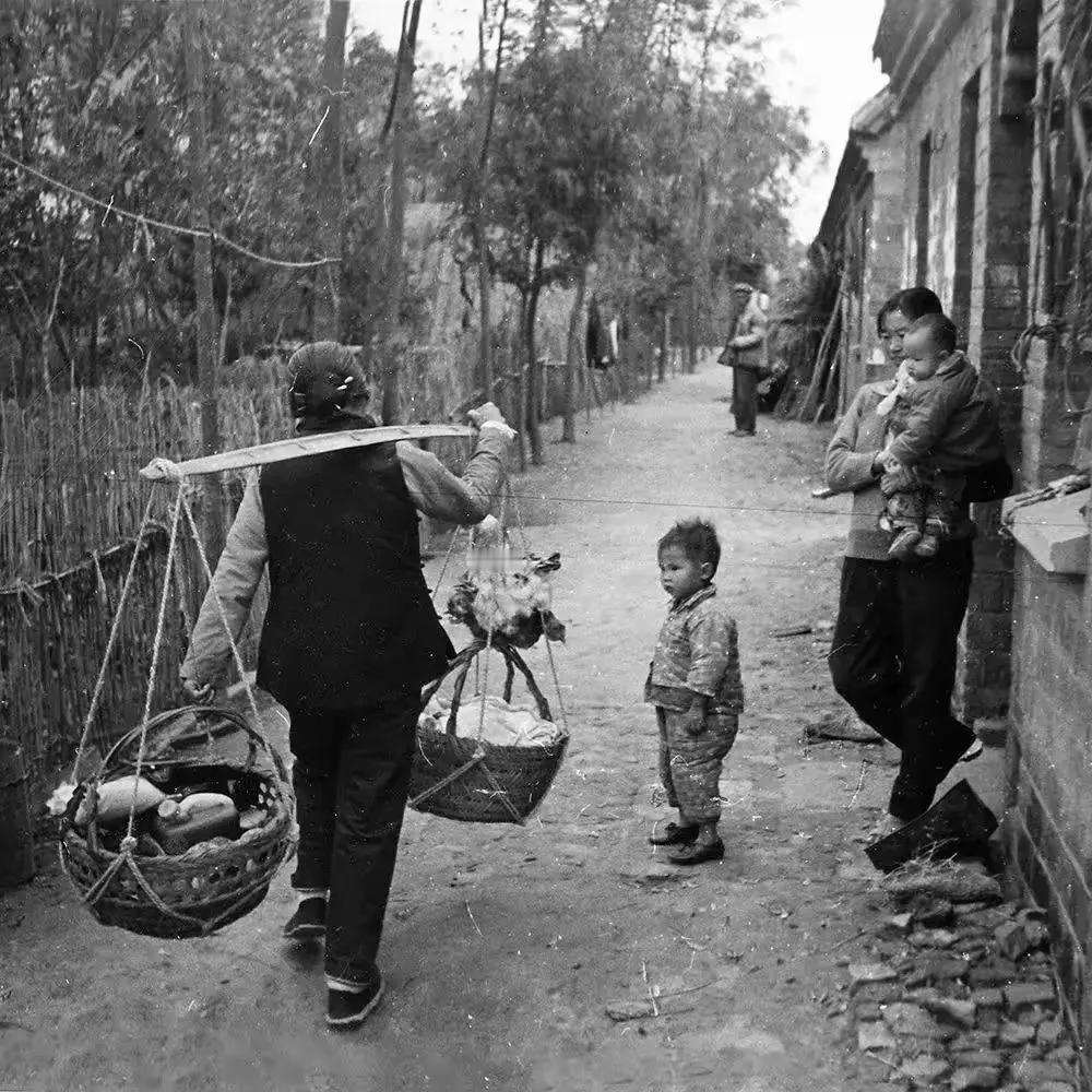 三伏酷暑的60-70年代，农村人没空调、没风扇，是如何熬过来的？作为一个生于60