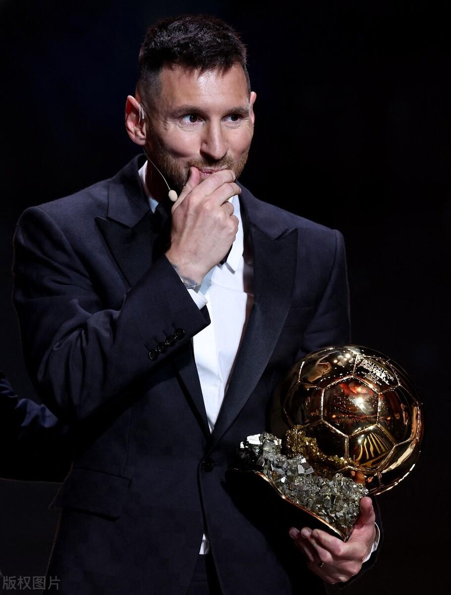 梅西荣获第八座金球奖，老二和老三在台下都快笑掉牙了！[笑哭]

“哈哈哈哈……这