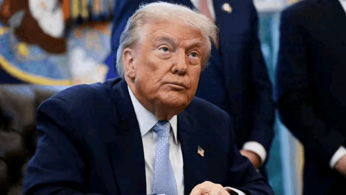 她真以为自己是特朗普的朋友？

特朗普前脚和中方谈完中美关系，后脚就给日本右翼议