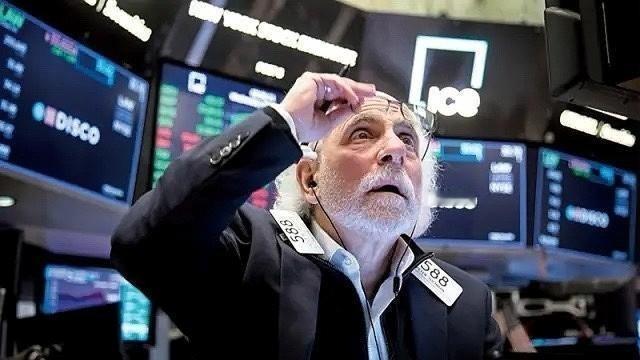 市场调整幅度不大，但是各股调整幅度很大，市场开始有些缩量，至376亿增量，跌幅6