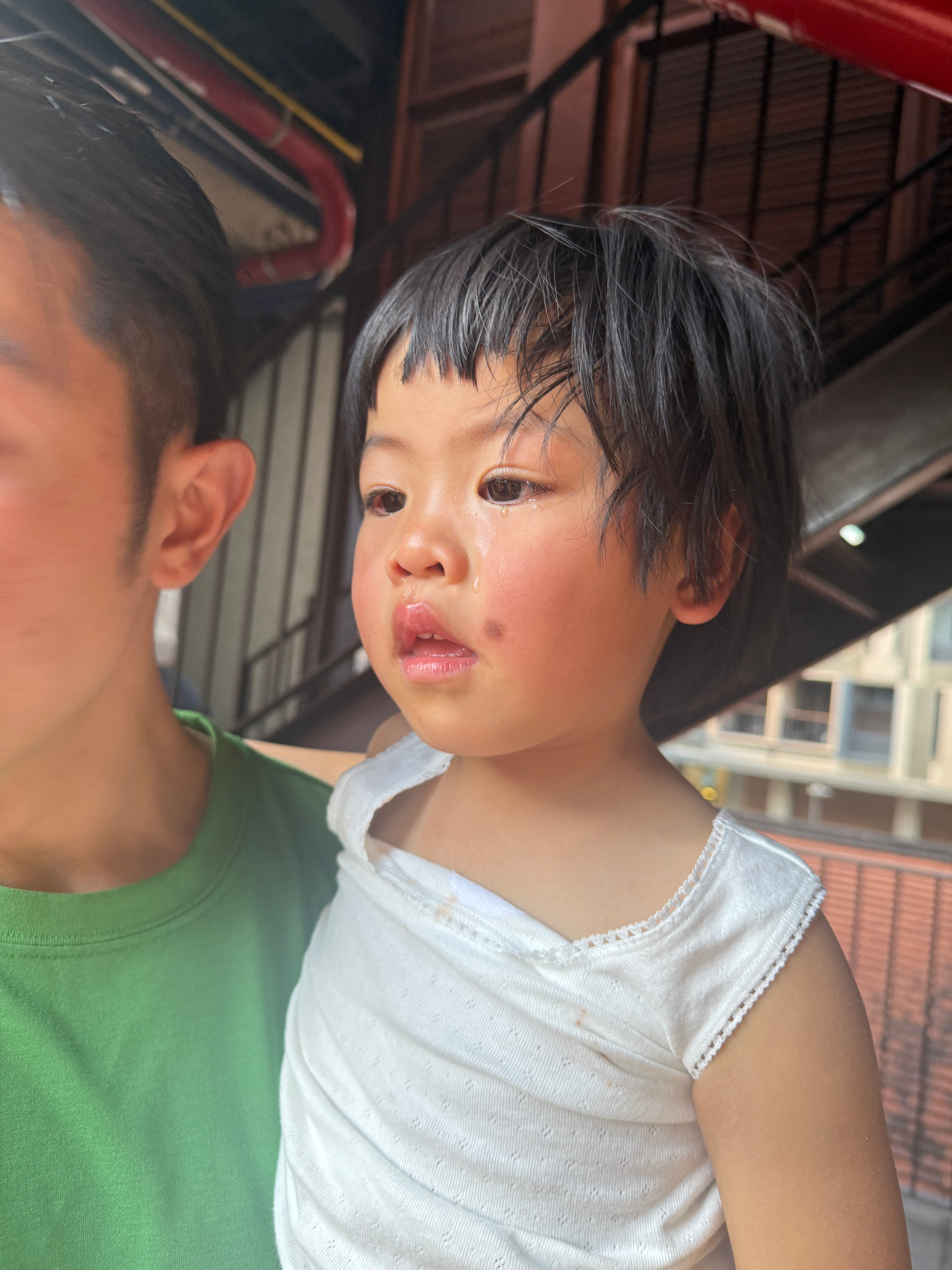 狠闹一觉我灵机一动说去买带小雨伞的椰子水才肯下车我小时候也喜欢这种小雨伞旅毛球清