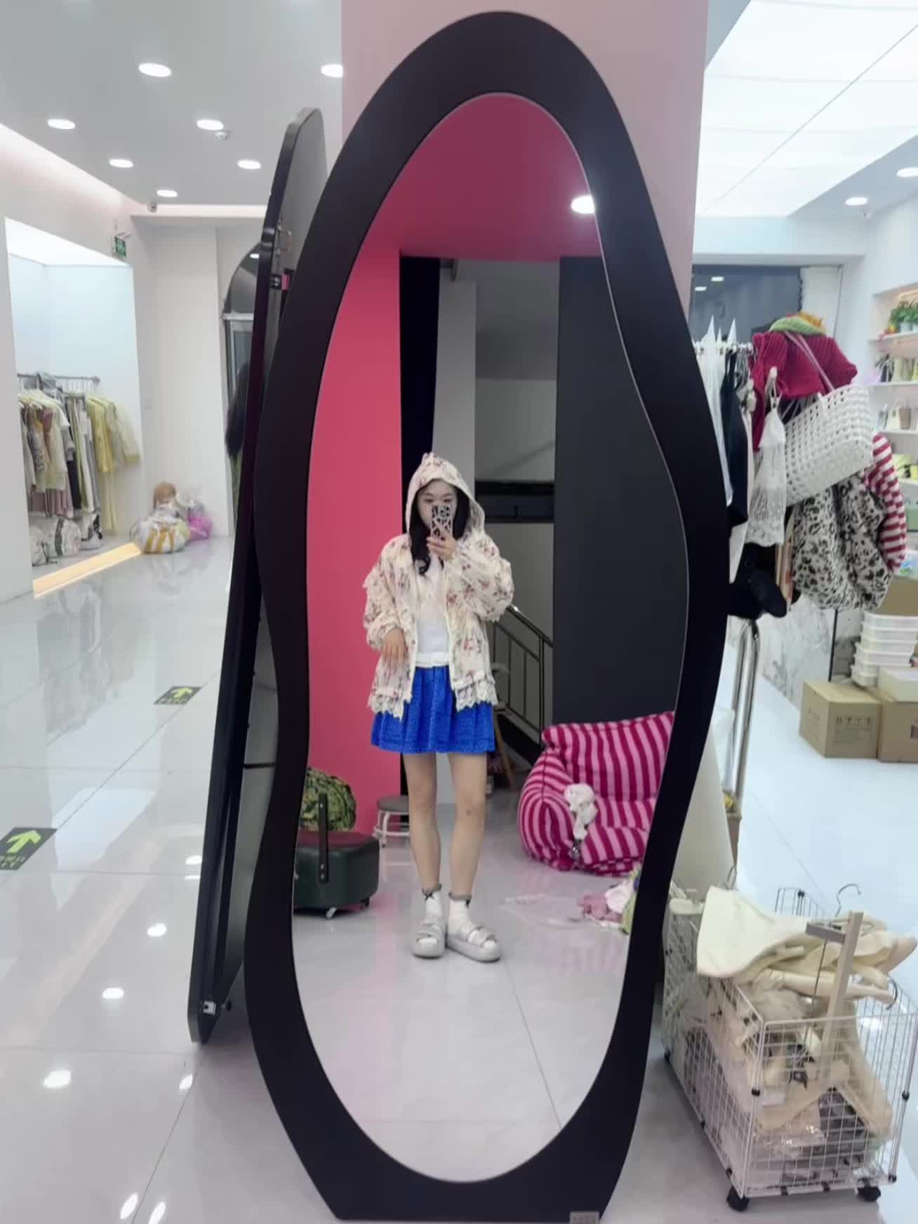 女生常常熬不住的时候 也想找个靠山 可是你怎么找都会发现 有的山长满荆...