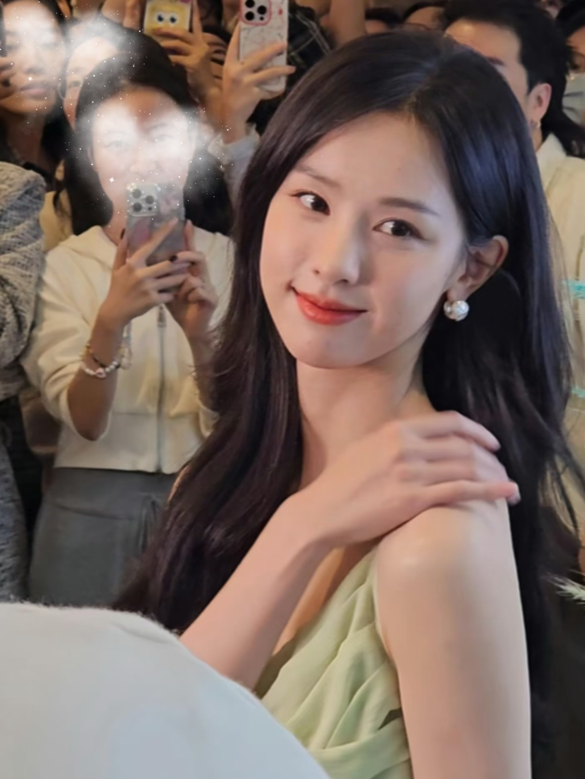 嗑颜bot 陈都灵  生图届最温柔的母亲 