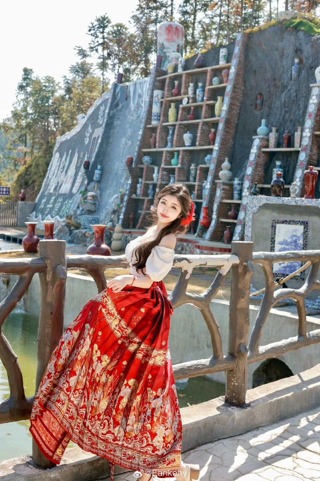 你们喜欢什么类型的美女素衣沾花影，浅纱凝暮色。