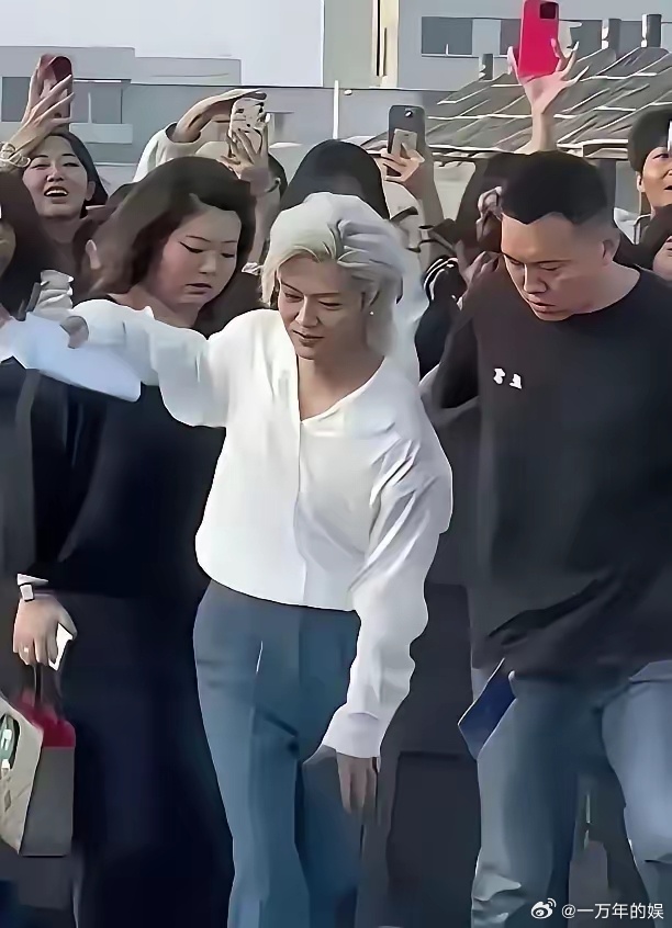 我的天呐！真的是一胖毁所有，整个人瞧着像位中年阿姨。要是没人点明是谁，你铁定认不