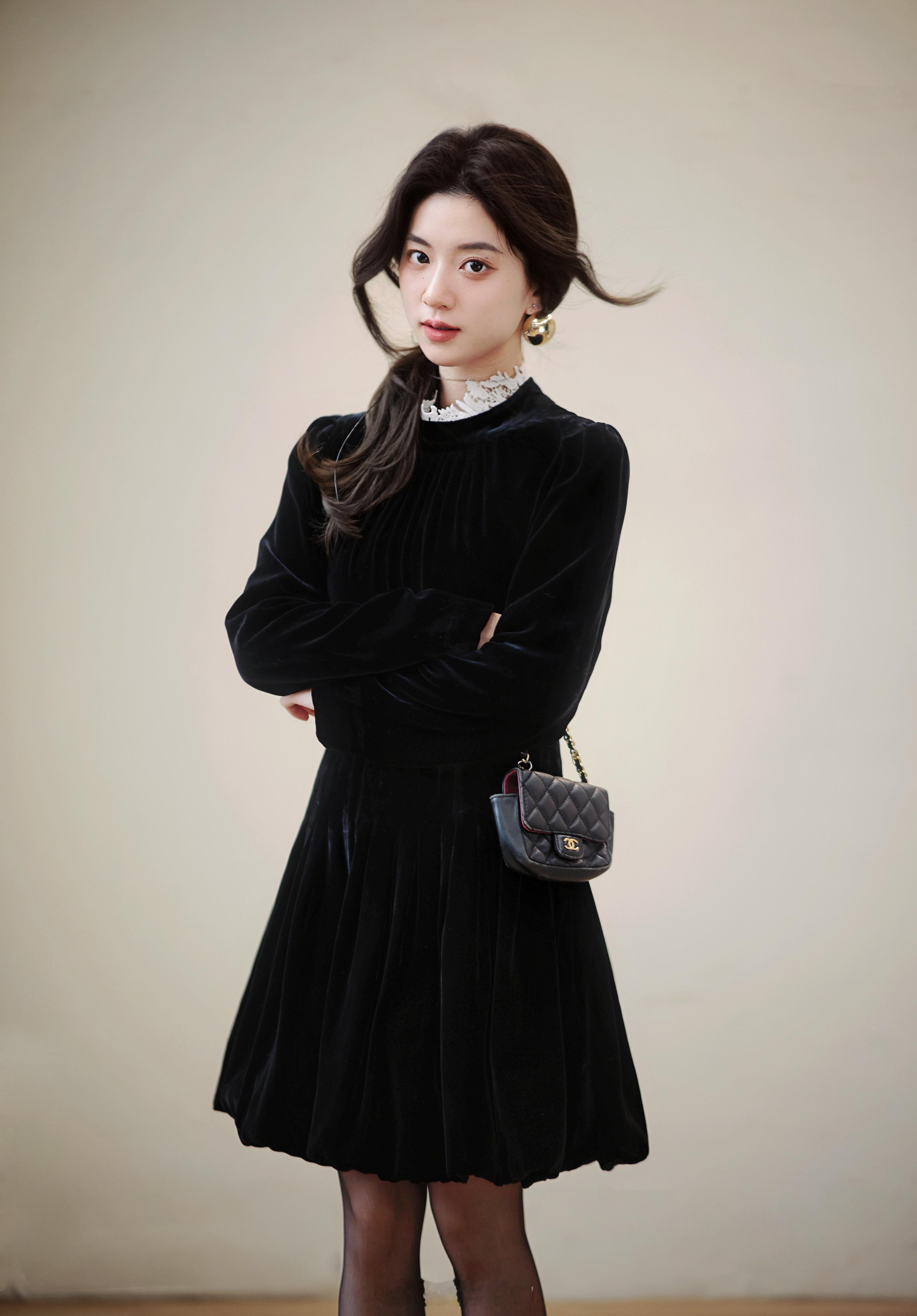 优雅永不褪色～100真丝丝绒连衣裙 收腰A字裙身 超显瘦！单穿叠搭都蛮优雅 一整