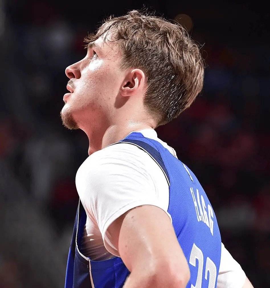 18岁球员单场20分次数；1. 勒布朗-詹姆斯——14次2. 科比-布莱恩特——