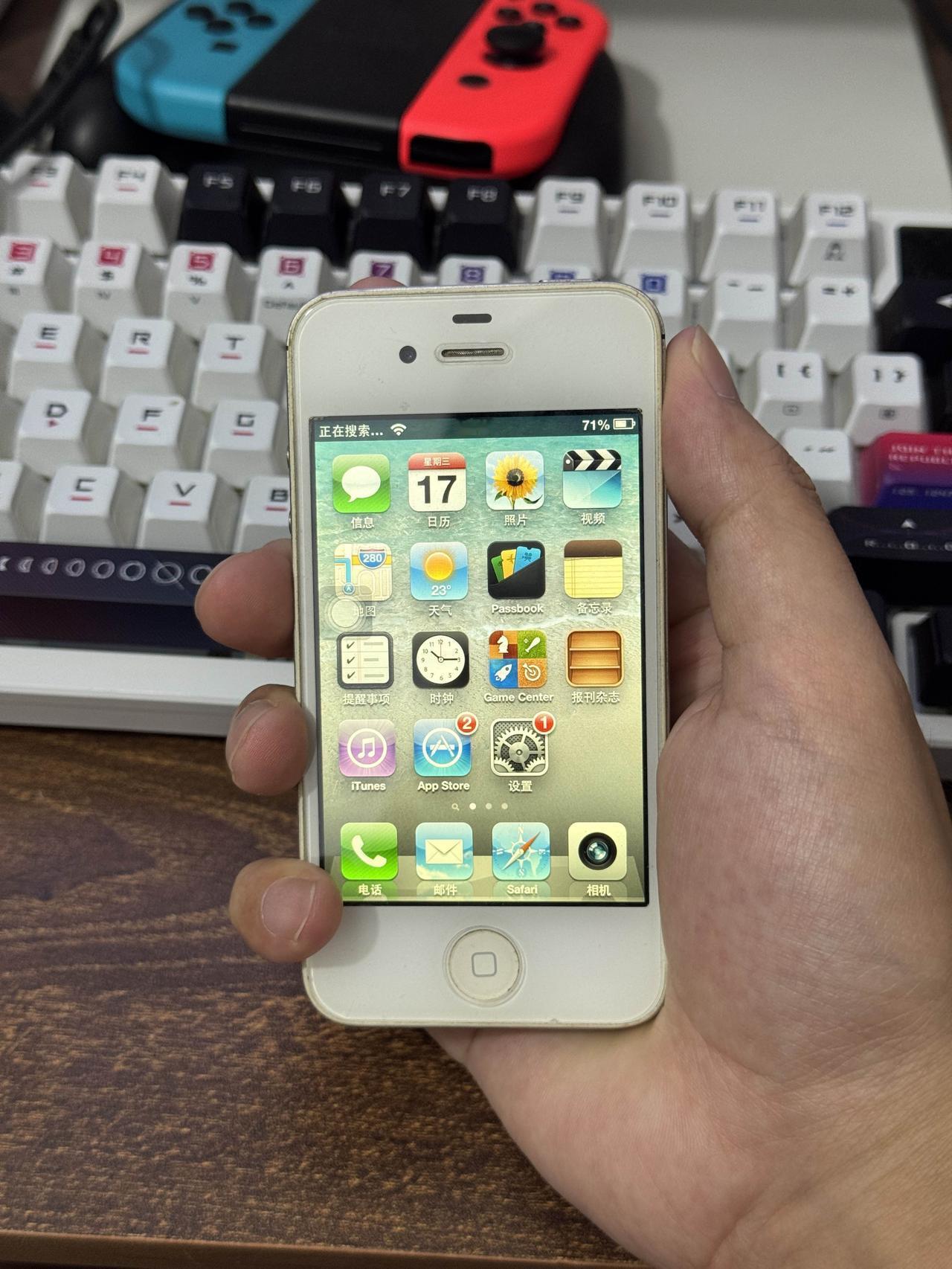 现在回过头去看多年前的iOS6，设计语言和最新的iOS26对比，确实有种时代的沧