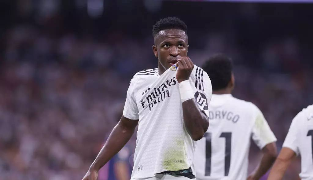 2025-26赛季欧冠1/4决赛，皇马主场迎战拜仁。赛前，德国名宿马特乌斯与巴贝