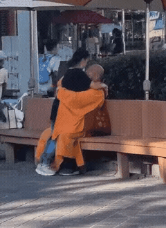 这个和尚将来要下地狱，佛门清规不是说说而已！！