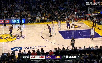 克内第二记三分！西班牙挡拆跑位！ 