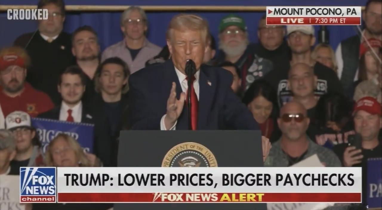 特朗普谈2028年总统选举：

“他们说我不准参选，我不知道这到底是怎么回事，不