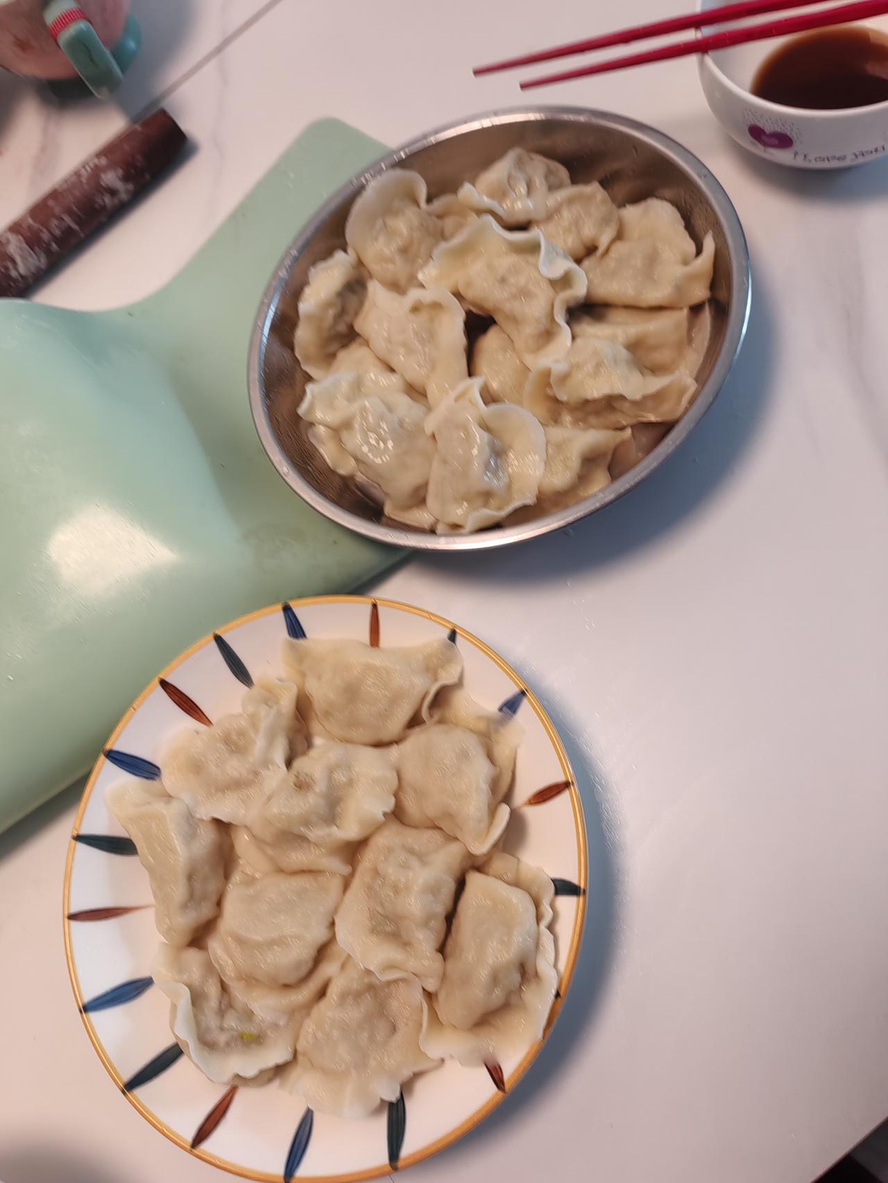 哎呀，真热啊。
    八点半起床。熬点绿豆大米粥。煮了一个玉米，三个鸡蛋，热热
