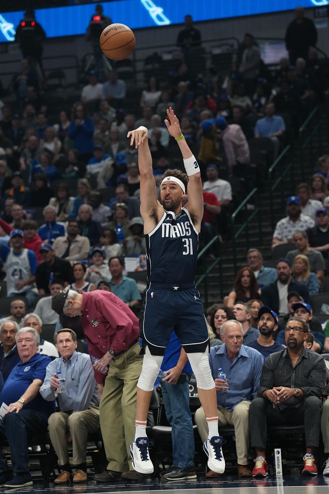 詹姆斯和纳什所主持的播客节目《球场大脑》播出第三季第三集，库里担任嘉宾。谈到投篮